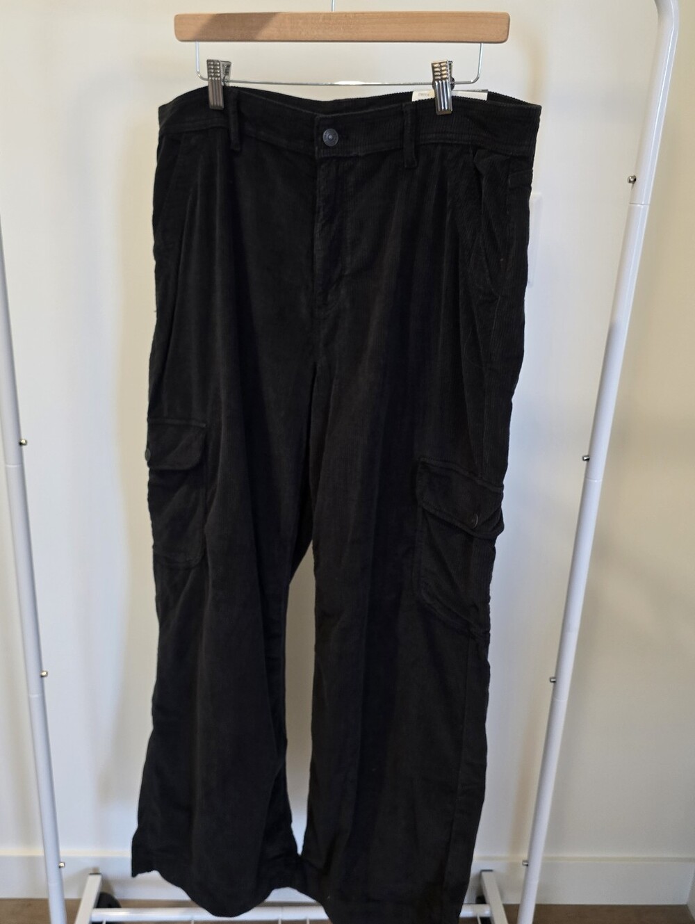 American Eagle Super High Rise Wide Leg Black Corduroy Cargo Size 16 Stretch